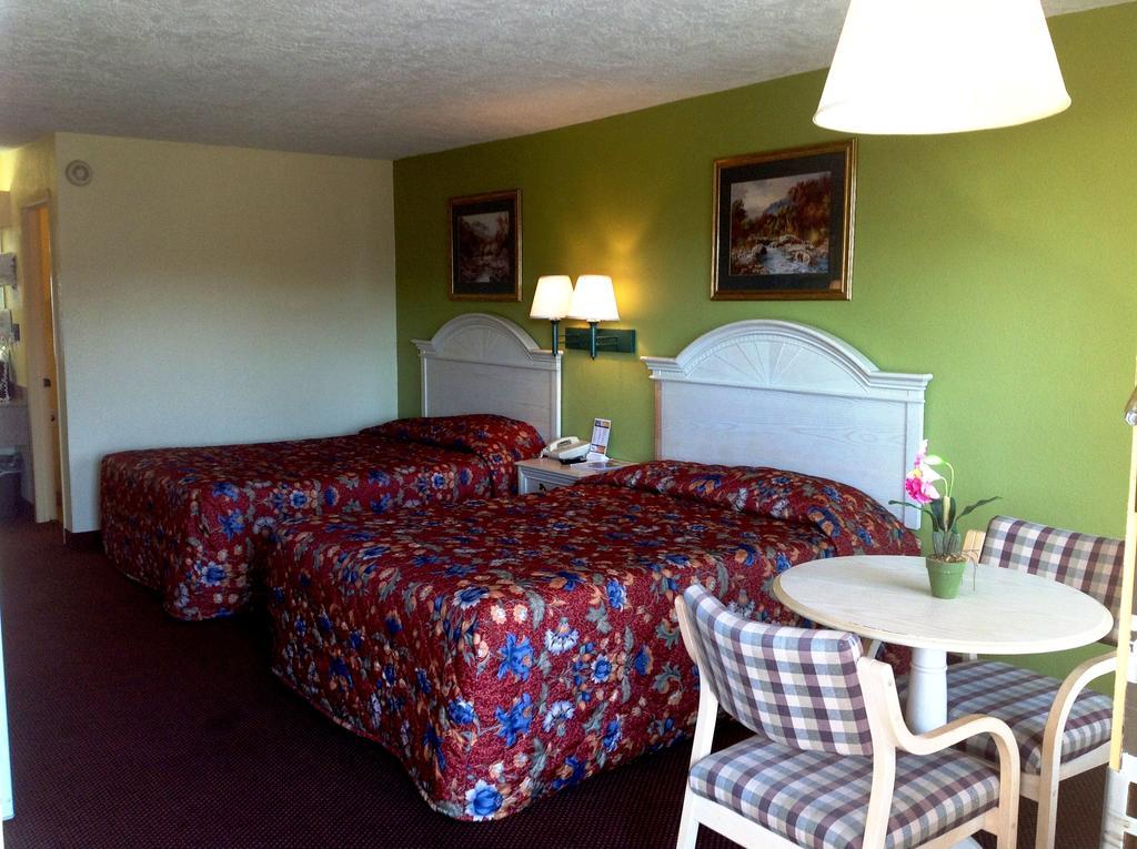 Holiday Terrace Inn - Pigeon Forge Exterior photo