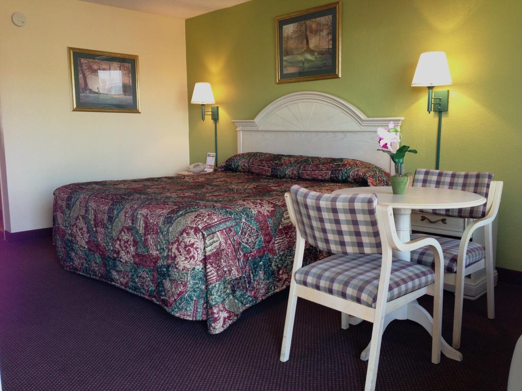 Holiday Terrace Inn - Pigeon Forge Exterior photo